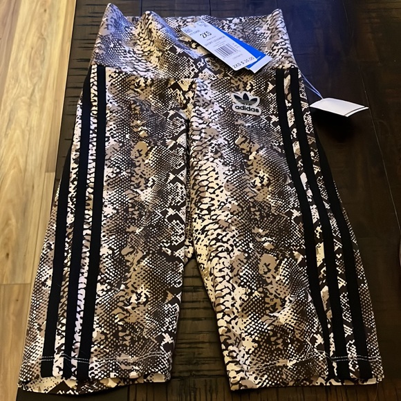 ⚡️✅✅ADIDAS SHORT LEGGINGS Python Print - Picture 10 of 13